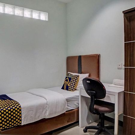 Spot On 92822 Finest House Near Amplas Bus Terminal Medan Exteriör bild